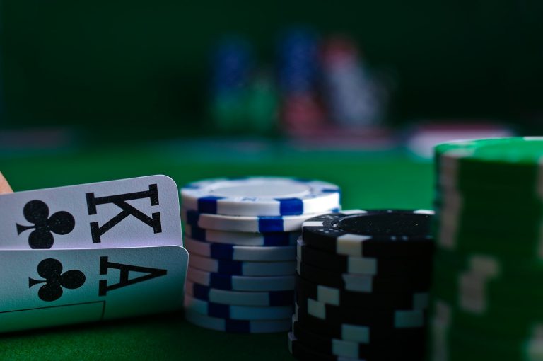 Cartes et jetons de blackjack Bitcoin