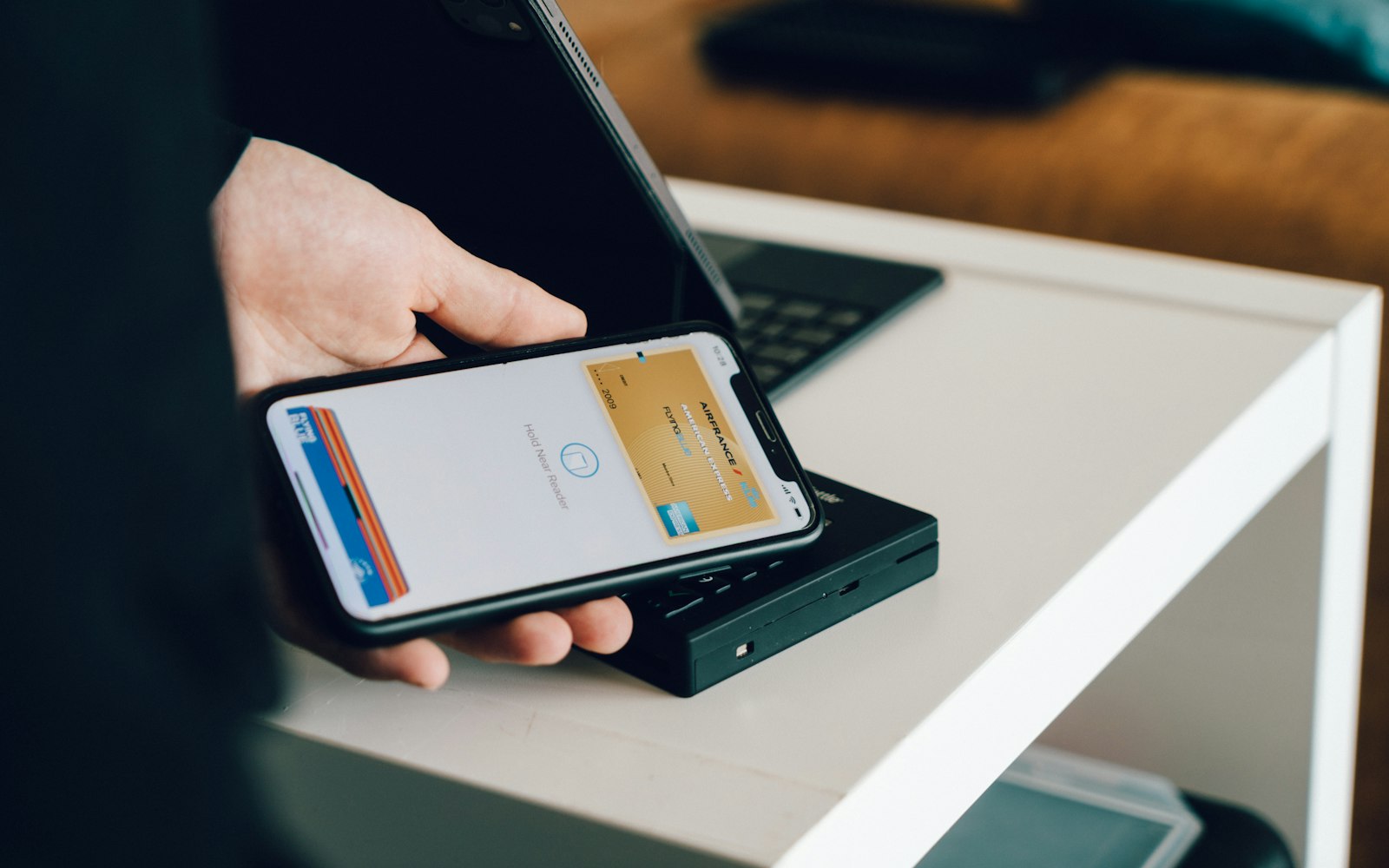 Paiement sans contact sur smartphone : dépôt rapide sur un casino sans vérification