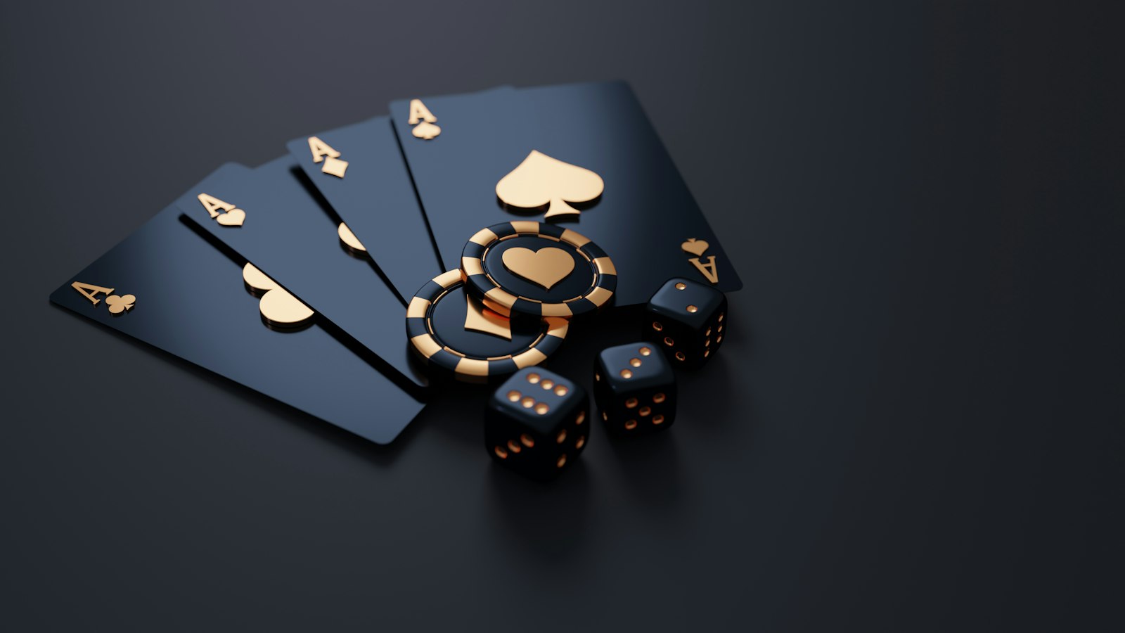 Guide du blackjack Bitcoin : cartes, jetons et dés sur fond sombre